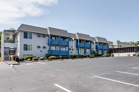 Days Inn & Suites by Wyndham Spokane