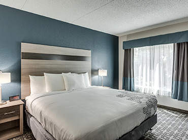 1 King Bed, Non-Smoking