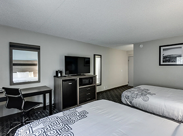 3 Queen Beds, Suite, Non-Smoking